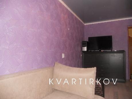 Rent 2-bedroom apartment with garage, Yalta - apartment by the day