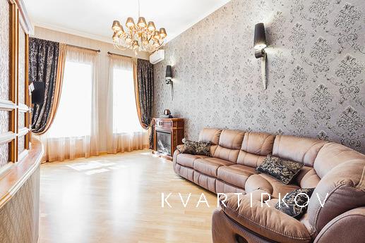 Luxury Apartment, Deribasovskaya, Odessa - apartment by the day