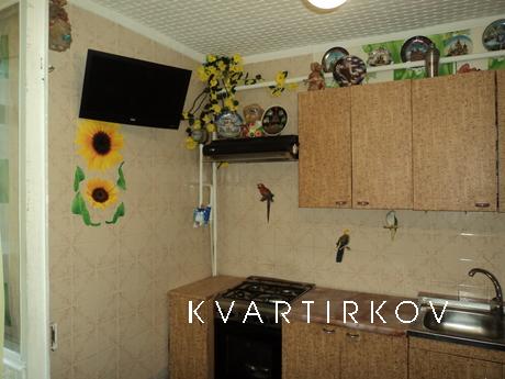 Comfortable tira, a 5-minut, Feodosia - apartment by the day