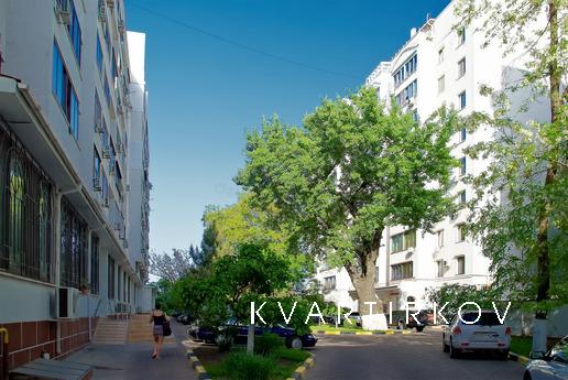 French Boulevard / Dunaeva lane, Odessa - apartment by the day