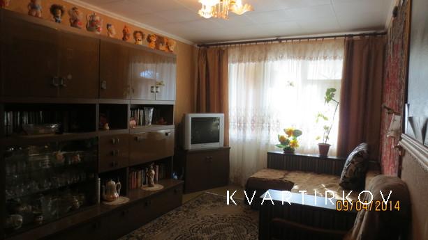 Rent 2-bedroom apartment in Alushta. The apartment is on the