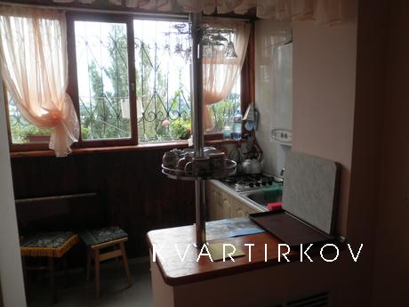 nice apartment in a good location to the, Alushta - apartment by the day