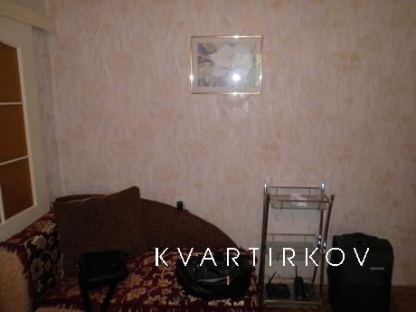 three-room apartment on Lenin Street, Alushta - apartment by the day