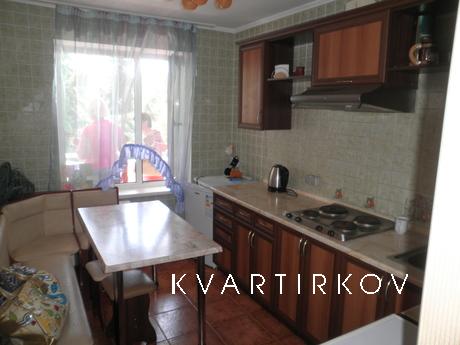 2-bedroom apartment near the sea, Alushta - apartment by the day