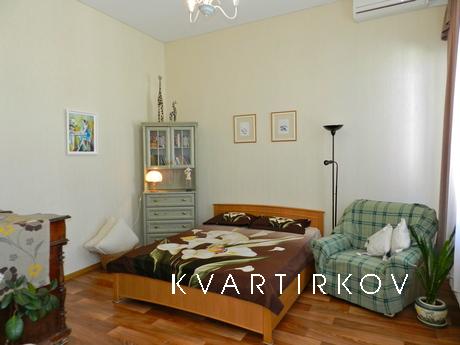 Красивая и уютная 1 ком квартира в старом центре Киева, на П