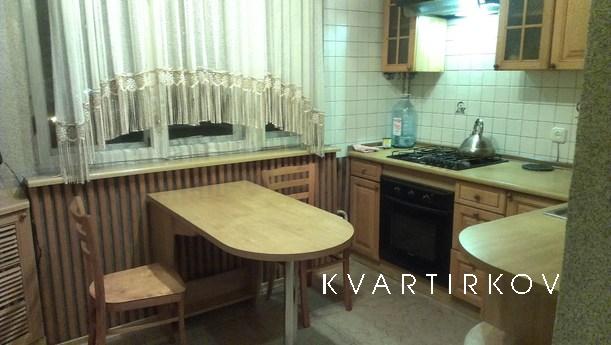 Good 3-room apartment, caravan, Duffy., Kharkiv - apartment by the day