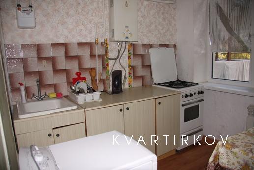 Cozy apartment in Yalta, Yevpatoriya - apartment by the day