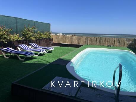 VIP Cottage 1 line from the sea, Chernomorsk (Illichivsk) - apartment by the day