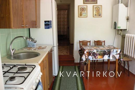For rent 3 BR. home to 6chel., Yevpatoriya - apartment by the day