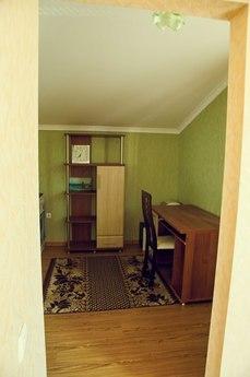 4-х комнатная квартира в центре Ялты, Ялта - квартира посуточно
