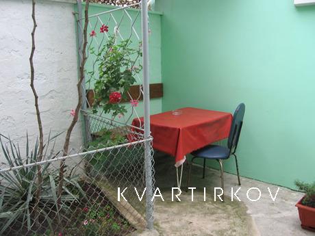 Rent one-room house on the land, Yevpatoriya - apartment by the day