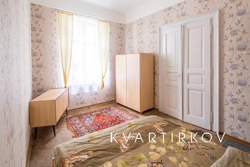 Двокімнатна квартира біля Площі Ринок, Львів - квартира подобово