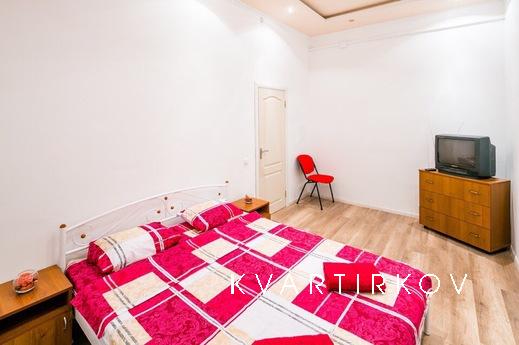 Трёхкомнатная квартира с дизайнерским евроремонтом находится