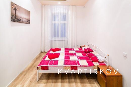 3х кімнатна квартира на Площі Ринок, Львів - квартира подобово