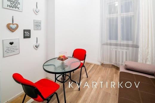 3х кімнатна квартира на Площі Ринок, Львів - квартира подобово