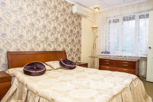 2room beautiful apartment in the heart!, Kharkiv - apartment by the day