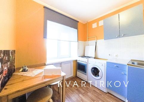 СУТКИ. ЧАСЫ. НЕДЕЛИ. Квартира расположена в центре города, п