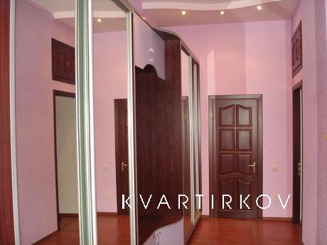 2 bedroom apartment in the center, Odessa - apartment by the day