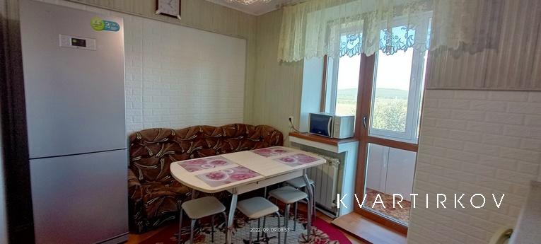 Уютная квартира с видом на Белую Скалу, Белогорск - квартира посуточно