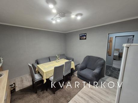Quiet little building with swimming pools, Berehovo - apartment by the day