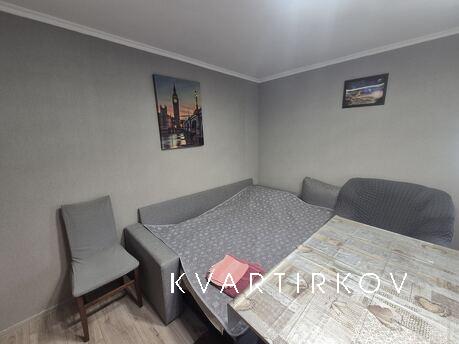 Quiet little building with swimming pools, Berehovo - apartment by the day