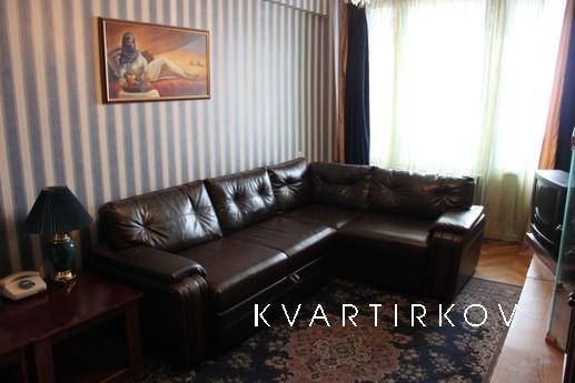 Comfortable apartment on Blvd. Lesia Ukr, Kyiv - apartment by the day