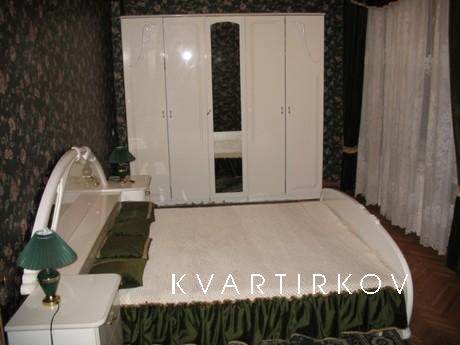 Comfortable apartment on Blvd. Lesia Ukr, Kyiv - apartment by the day