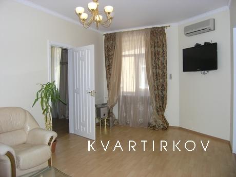 Apartment in 4 Sofievskaya street, Kyiv - apartment by the day