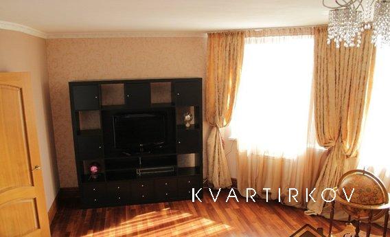 The apartment is on the street Grishko, Kyiv - apartment by the day