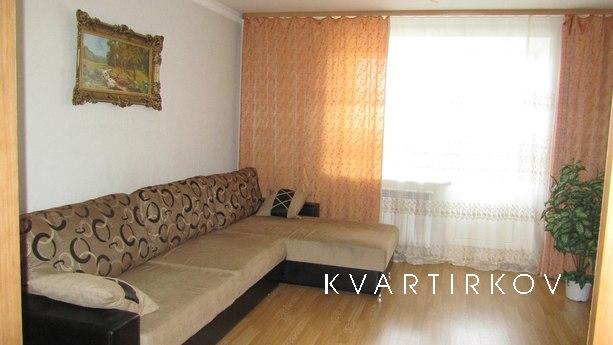 Сдается 2-х комнатная по ул. Самарцева 3, Тюмень - квартира посуточно