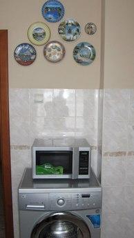 Сдается 2-х комнатная по ул. Чаплина 126, Тюмень - квартира посуточно