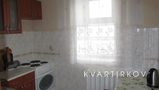 Сдается 2-х комнатная по ул. Чаплина 126, Тюмень - квартира посуточно