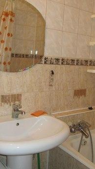 Сдается 2-х комнатная по ул. Чаплина 126, Тюмень - квартира посуточно