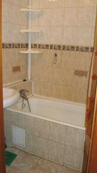 Сдается 2-х комнатная по ул. Чаплина 126, Тюмень - квартира посуточно