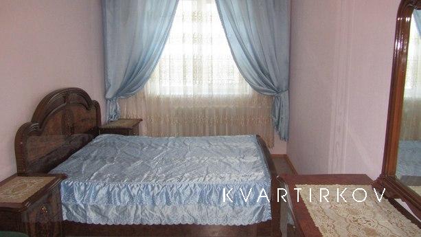 Сдается 2-х комнатная по ул. Чаплина 126, Тюмень - квартира посуточно