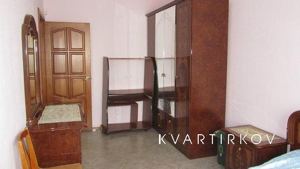 Сдается 2-х комнатная по ул. Чаплина 126, Тюмень - квартира посуточно