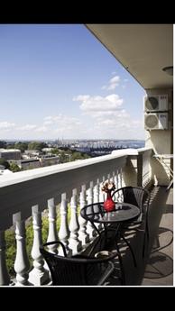 Красивая квартира с новой итальянской мебелью и техникой. Бо