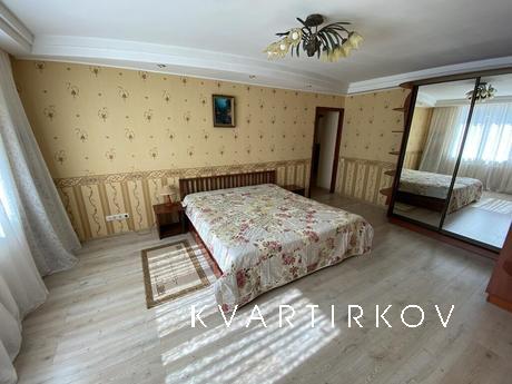 Трёхкомнатная квартира возле моря, Севастополь - квартира посуточно