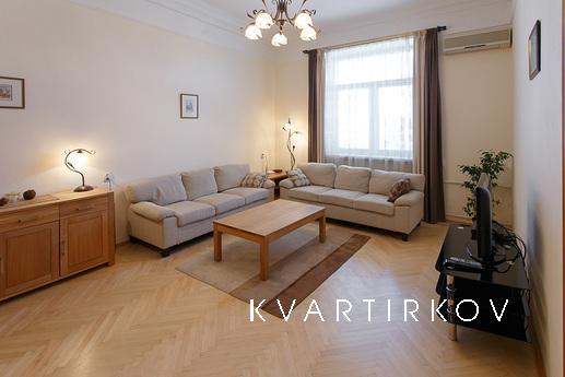 Apartment on Khreshchatyk., Kyiv - apartment by the day