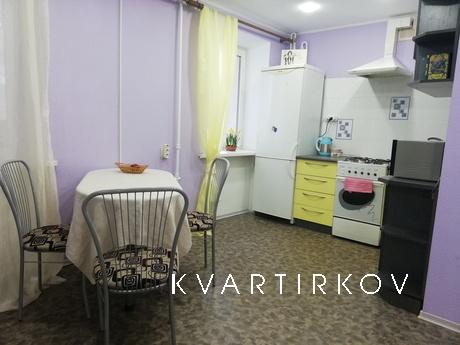 2 комнатная студия возле ж/д вокзала, Днепр (Днепропетровск) - квартира посуточно