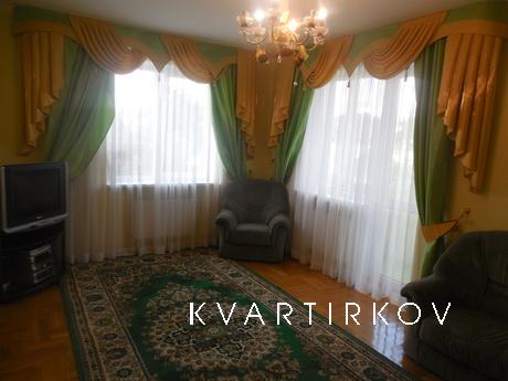 Двокімнатна елітна квартира в центрі, Трускавець - квартира подобово