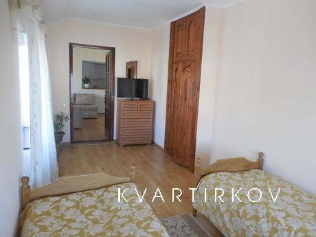 Two-bedroom apartment in the center, Truskavets - apartment by the day