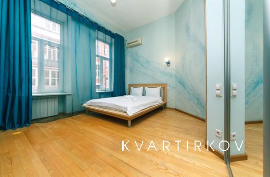 LUX 4 rooms Gorodetsky 11b, Kyiv - apartment by the day