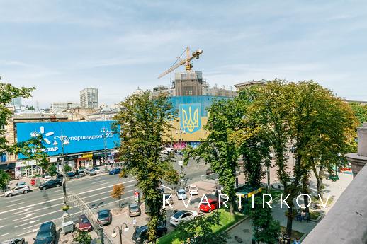 The apartment has a terrace Khreschatyk, Kyiv - apartment by the day
