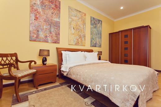 4 bedroom LUX studio Khreschatyk 8b, Kyiv - apartment by the day