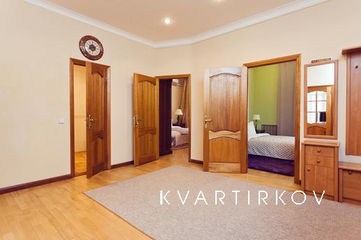 4 bedroom LUX studio Khreschatyk 8b, Kyiv - apartment by the day