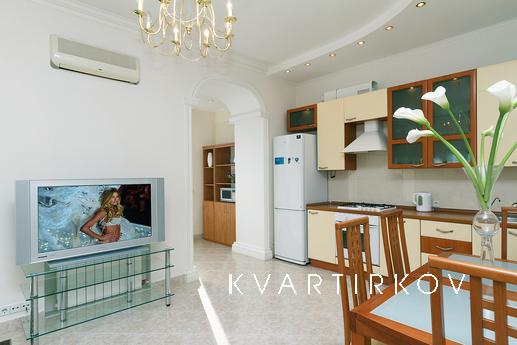 4 кімнатна LUX квартира на Хрещатику 13, Київ - квартира подобово