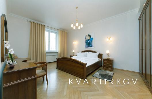 4 кімнатна LUX квартира на Хрещатику 13, Київ - квартира подобово