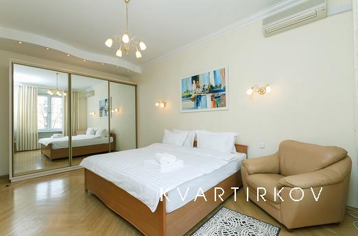 4-bedroom LUX apartment on Khreshchatyk, Kyiv - apartment by the day