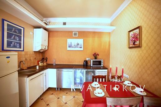 2 rooms spacious apartment in the heart, Lviv - apartment by the day